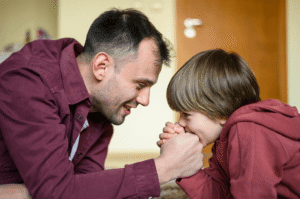 Dinámica Ponte en mis zapatos, Juegos de rol familiares, Empatía familiar, Dinámicas de conexión, Fortalecimiento del vínculo, Comunicación asertiva, Psicología infantil