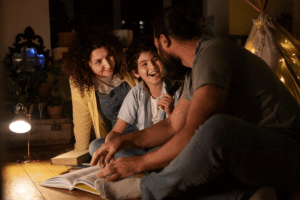 Escape Room casero, Juegos en familia, Acertijos familiares, Ocio educativo, Team building familiar, Dinámicas de conexión, Vínculo familiar